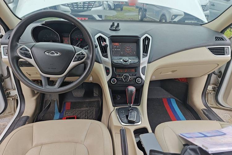 Used Chery Arrizo 7 2013 1.6L CVT ZhiShang Edition Interior 2