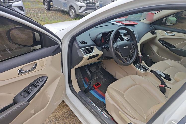 Used Chery Arrizo 7 2013 1.6L CVT ZhiShang Edition Interior 3