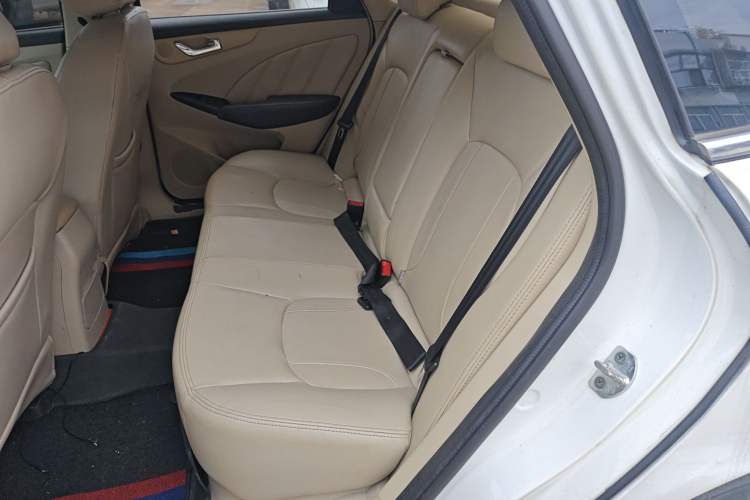 Used Chery Arrizo 7 2013 1.6L CVT ZhiShang Edition Interior 4