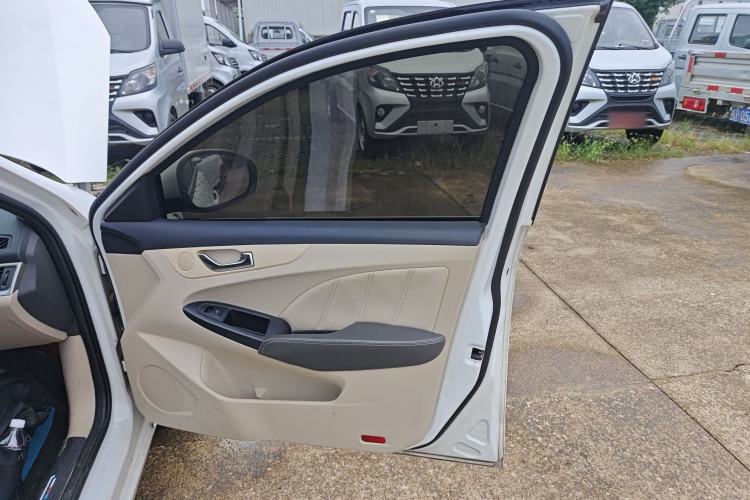 Used Chery Arrizo 7 2013 1.6L CVT ZhiShang Edition Interior 5