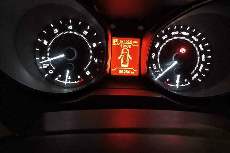 Used Chery Arrizo 7 2013 1.6L CVT ZhiShang Edition Odometer Close Up