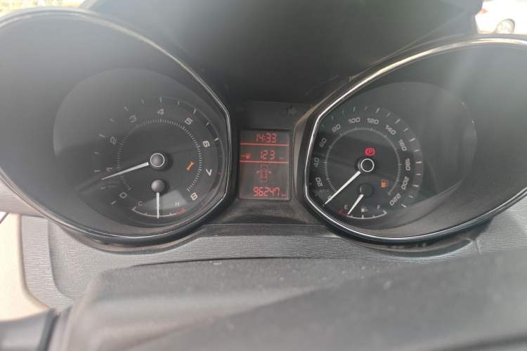 Used Chery Arrizo 7 2013 1.6L Manual Zhi Ling Edition Odometer Close Up