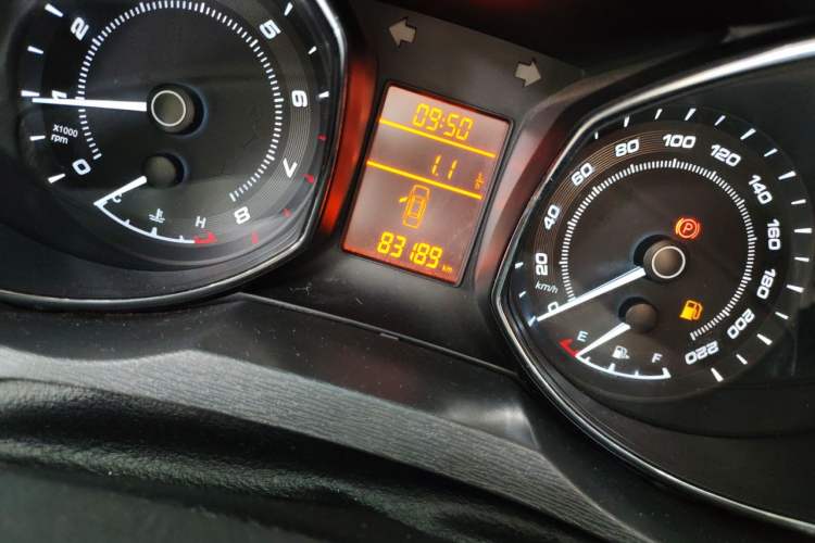Used Chery Arrizo 7 2013 1.6L Manual Zhi Ling Edition Odometer Close Up