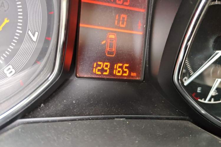 Used Chery Arrizo 7 2013 1.6L Manual Zhi Ling Edition Odometer Close Up