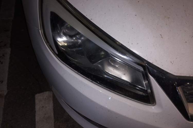 Used Chery Arrizo 7 2013 1.6L CVT ZhiShang Edition Right Front Headlight