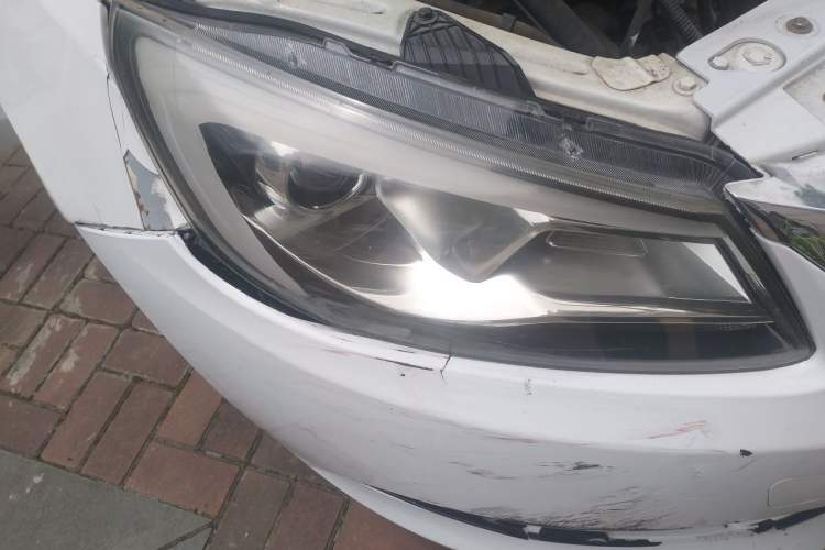 Used Chery Arrizo 7 2013 1.6L CVT ZhiShang Edition Right Front Headlight