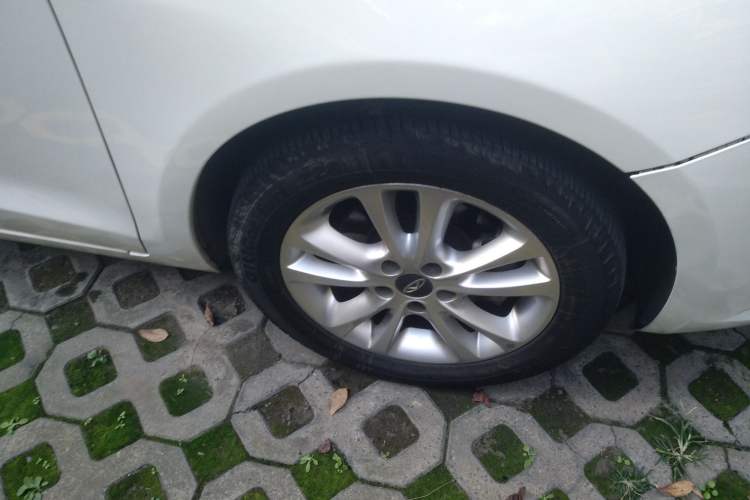 Used Chery Arrizo 7 2013 1.6L CVT Zhixiang Edition Right Front Wheel Hub