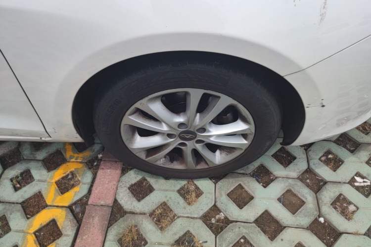 Used Chery Arrizo 7 2013 1.6L CVT Zhixiang Edition Right Front Wheel Hub