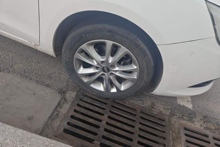 Used Chery Arrizo 7 2013 1.6L Manual Zhi Ling Edition Right Front Wheel Hub