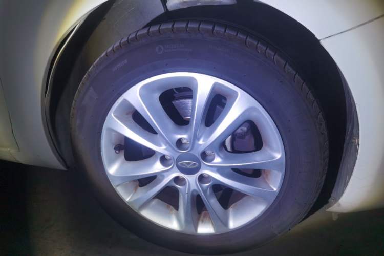 Used Chery Arrizo 7 2013 1.6L CVT Zhixiang Edition Right Front Wheel Hub