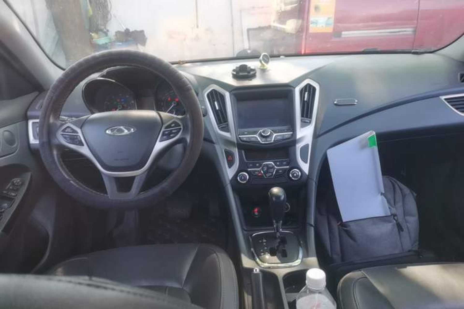 Used Chery Arrizo 7 2014 1.6L CVT ZhiShang Magic Edition Center Console