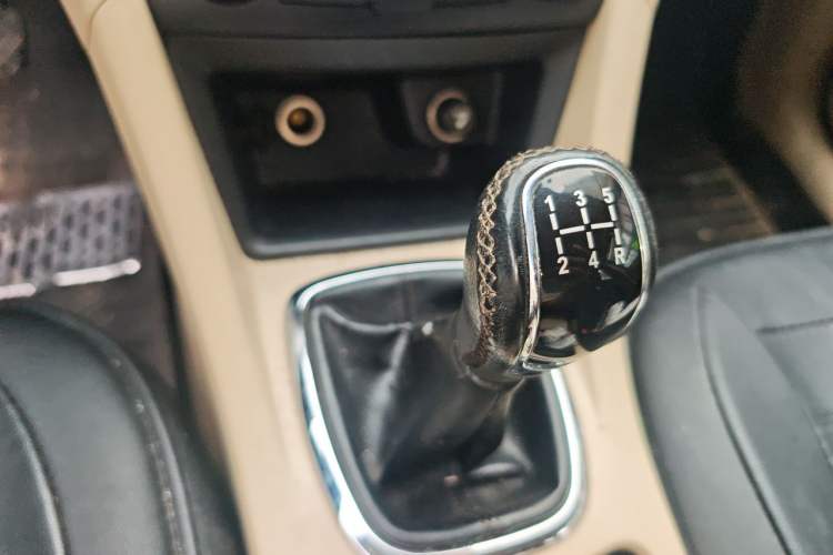 Used Chery Arrizo 7 2014 1.6L Manual ZhiCheng Edition Gear Lever