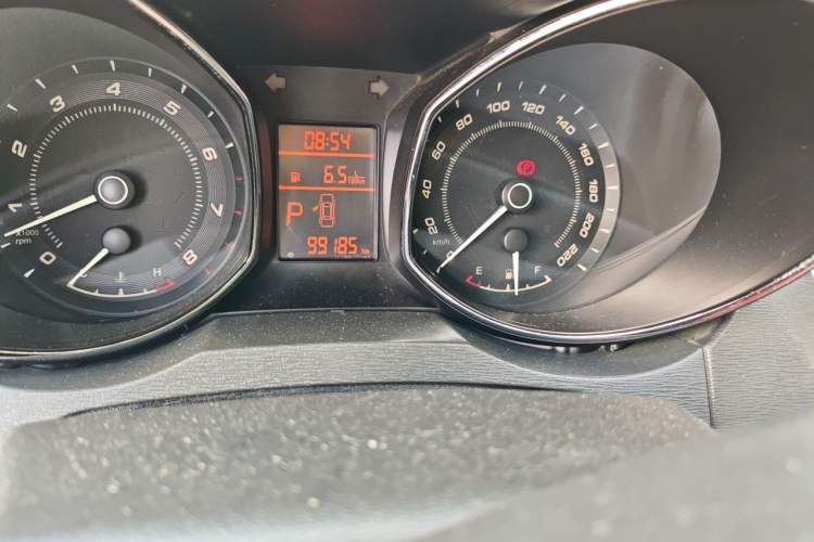 Used Chery Arrizo 7 2014 1.6L CVT ZhiShang Magic Edition Odometer Close Up
