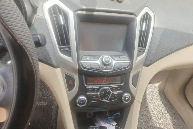 Used Chery Arrizo 7 2014 1.6L Manual ZhiCheng Edition Audio And AC Panel