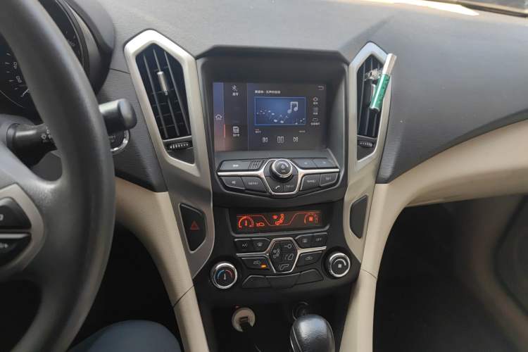 Used Chery Arrizo 7 2014 1.6L CVT ZhiShang Magic Edition Audio And AC Panel