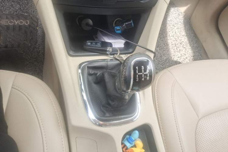 Used Chery Arrizo 7 2014 1.6L Manual ZhiCheng Edition Gear Lever