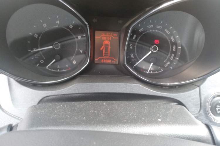 Used Chery Arrizo 7 2014 1.6L Manual ZhiShang Magic Edition Odometer Close Up