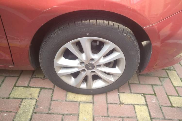 Used Chery Arrizo 7 2014 1.6L Manual ZhiShang Magic Edition Right Front Wheel Hub