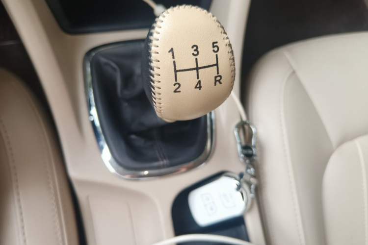 Used Chery Arrizo 7 2014 1.6L Manual ZhiCheng Edition Gear Lever