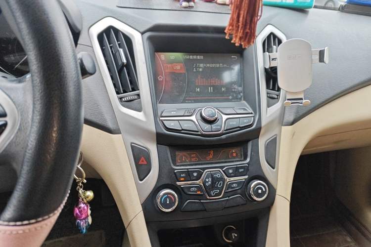 Used Chery Arrizo 7 2014 1.6L Manual ZhiCheng Edition Audio And AC Panel
