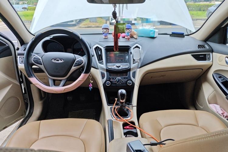Used Chery Arrizo 7 2014 1.6L Manual ZhiCheng Edition Center Console