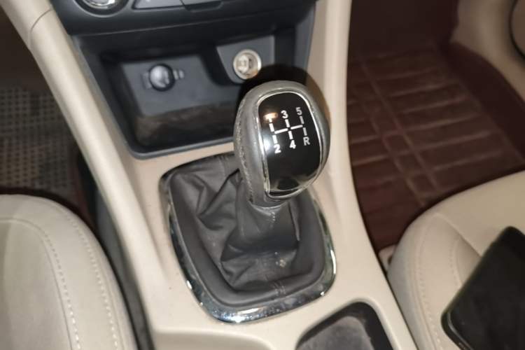 Used Chery Arrizo 7 2014 1.6L Manual ZhiCheng Edition Gear Lever