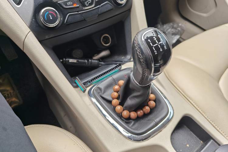 Used Chery Arrizo 7 2014 1.6L Manual ZhiCheng Edition Gear Lever