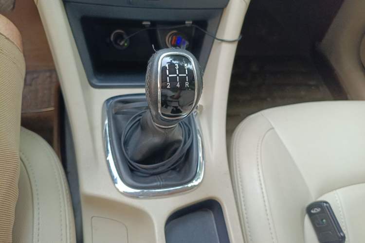 Used Chery Arrizo 7 2014 1.6L Manual ZhiCheng Edition Gear Lever