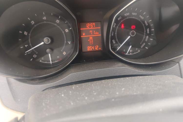 Used Chery Arrizo 7 2014 1.6L Manual ZhiCheng Edition Odometer Close Up