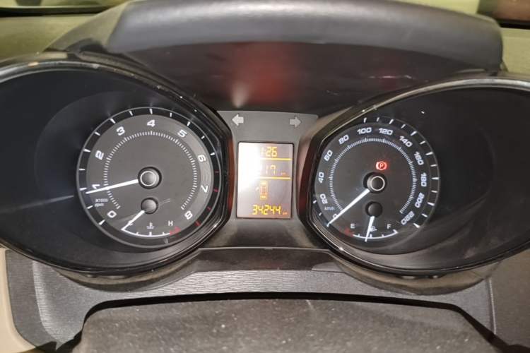 Used Chery Arrizo 7 2014 1.6L Manual ZhiCheng Edition Odometer Close Up