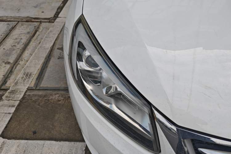 Used Chery Arrizo 7 2014 1.6L Manual ZhiCheng Edition Right Front Headlight