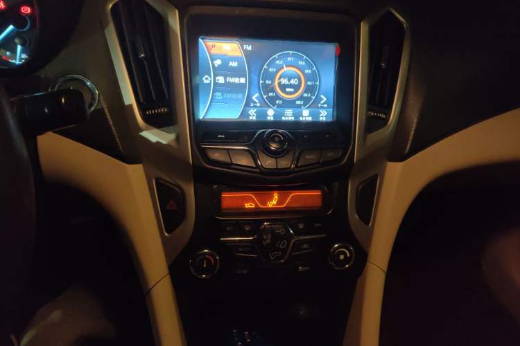 Used Chery Arrizo 7 2015 1.6L Manual ZhiXiang Edition Audio And AC Panel