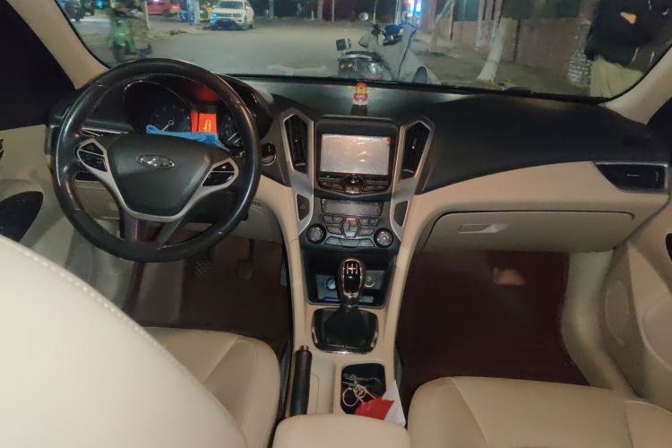 Used Chery Arrizo 7 2015 1.6L Manual ZhiXiang Edition Center Console