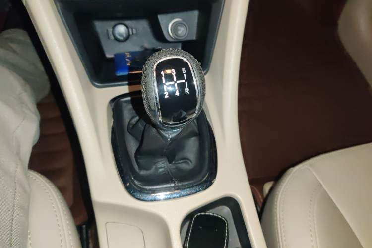 Used Chery Arrizo 7 2015 1.6L Manual ZhiXiang Edition Gear Lever