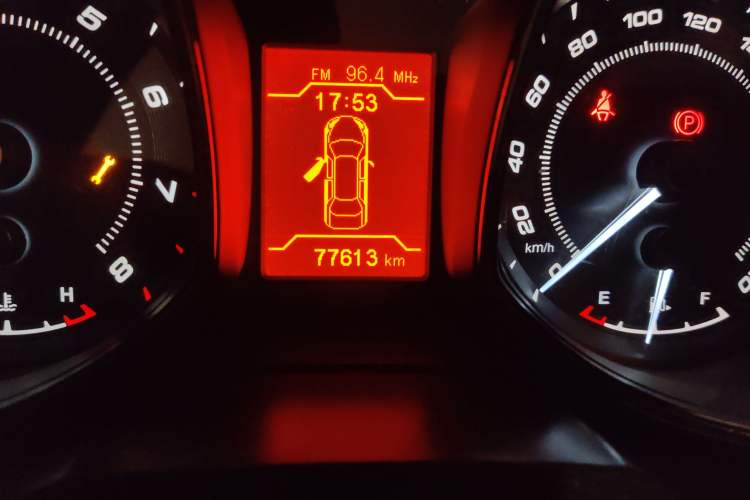Used Chery Arrizo 7 2015 1.6L Manual ZhiXiang Edition Odometer Close Up