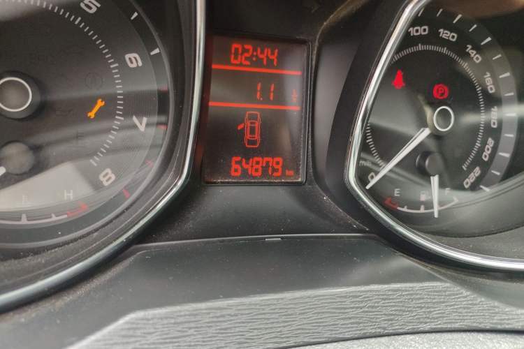 Used Chery Arrizo 7 2015 1.5T Manual Zhi Ling Edition Odometer Close Up