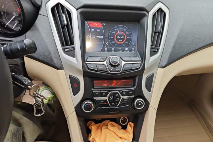 Used Chery Arrizo 7 2015 1.6L Manual ZhiShang Edition Audio And AC Panel