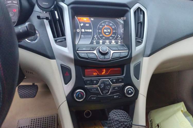 Used Chery Arrizo 7 2015 1.6L CVT ZhiXiang Edition Audio And AC Panel