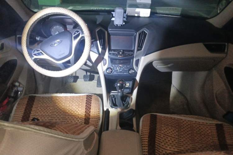 Used Chery Arrizo 7 2015 1.6L Manual ZhiXiang Edition Center Console