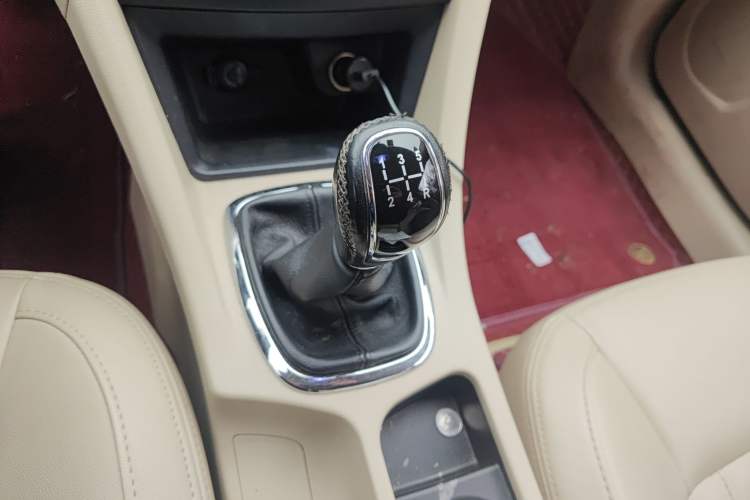 Used Chery Arrizo 7 2015 1.6L Manual ZhiShang Edition Gear Lever