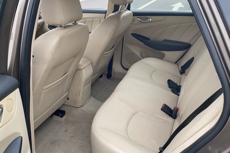 Used Chery Arrizo 7 2015 1.6L Manual ZhiShang Edition Interior 2