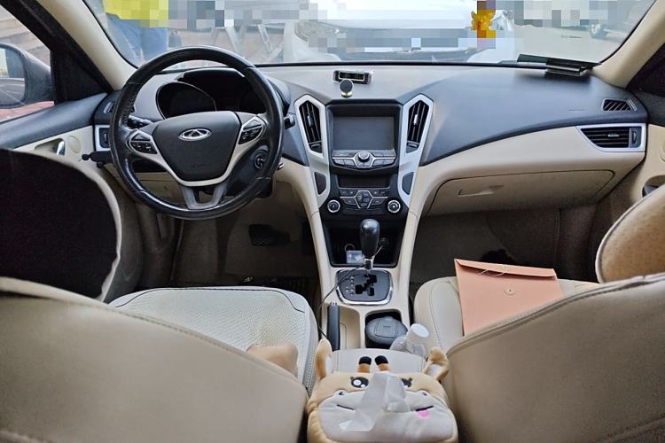 Used Chery Arrizo 7 2015 1.6L CVT ZhiShang Edition Interior 2