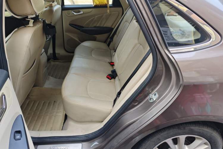Used Chery Arrizo 7 2015 1.6L CVT ZhiShang Edition Interior 4