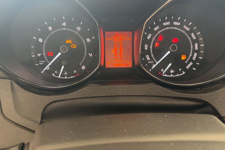 Used Chery Arrizo 7 2015 1.5T Manual ZhiXiang Edition Odometer Close Up