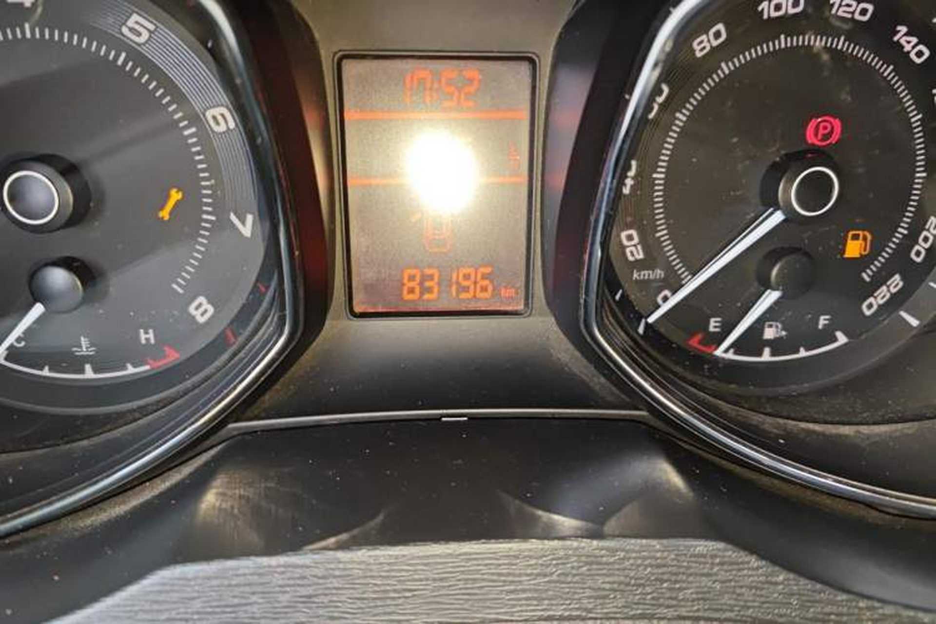 Used Chery Arrizo 7 2015 1.6L Manual ZhiShang Edition Odometer Close Up