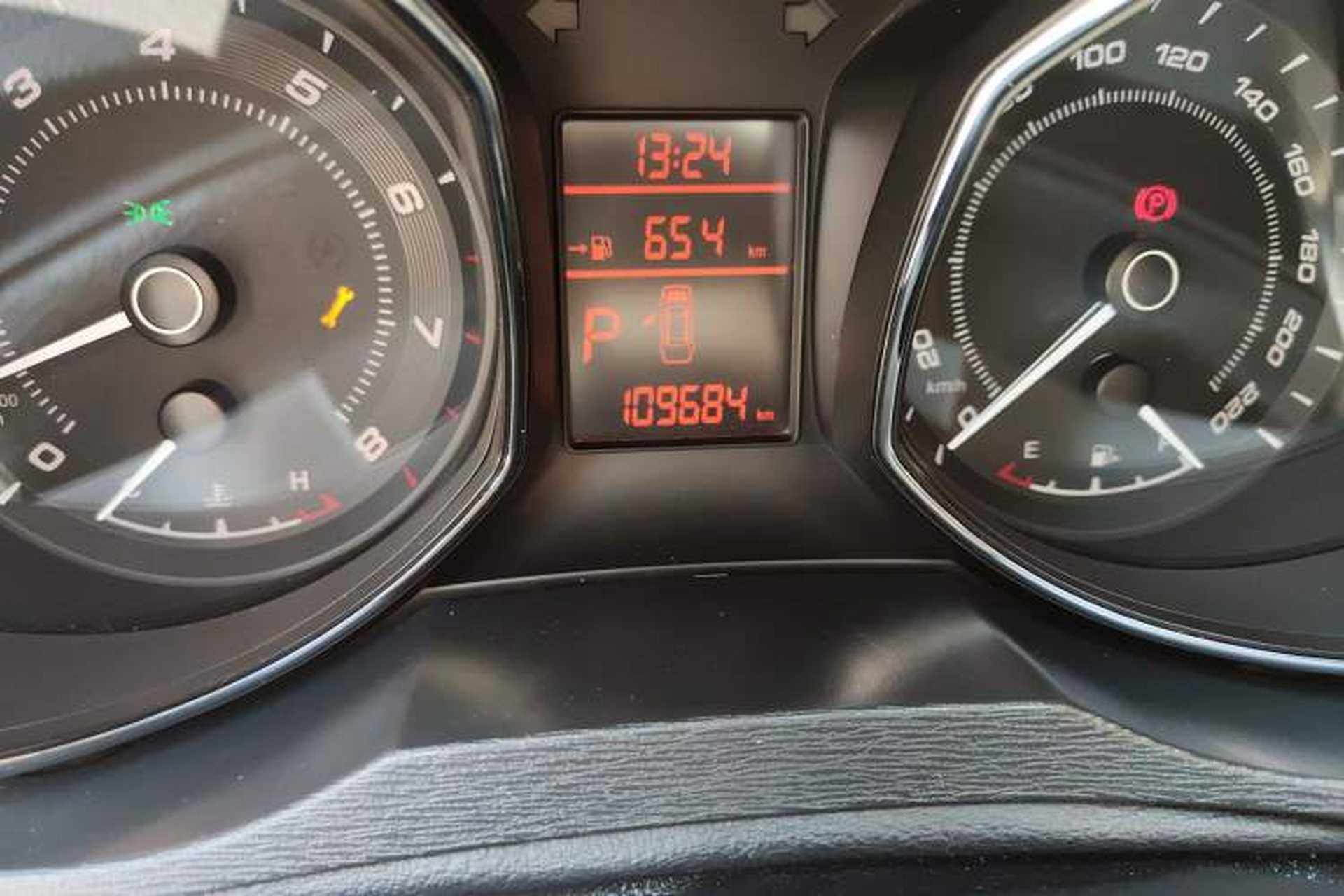 Used Chery Arrizo 7 2015 1.6L CVT ZhiShang Edition Odometer Close Up