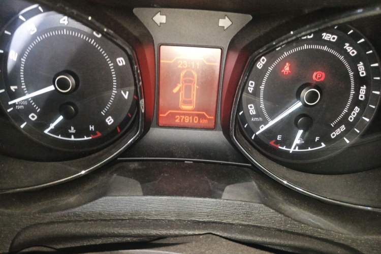 Used Chery Arrizo 7 2015 1.6L Manual ZhiXiang Edition Odometer Close Up
