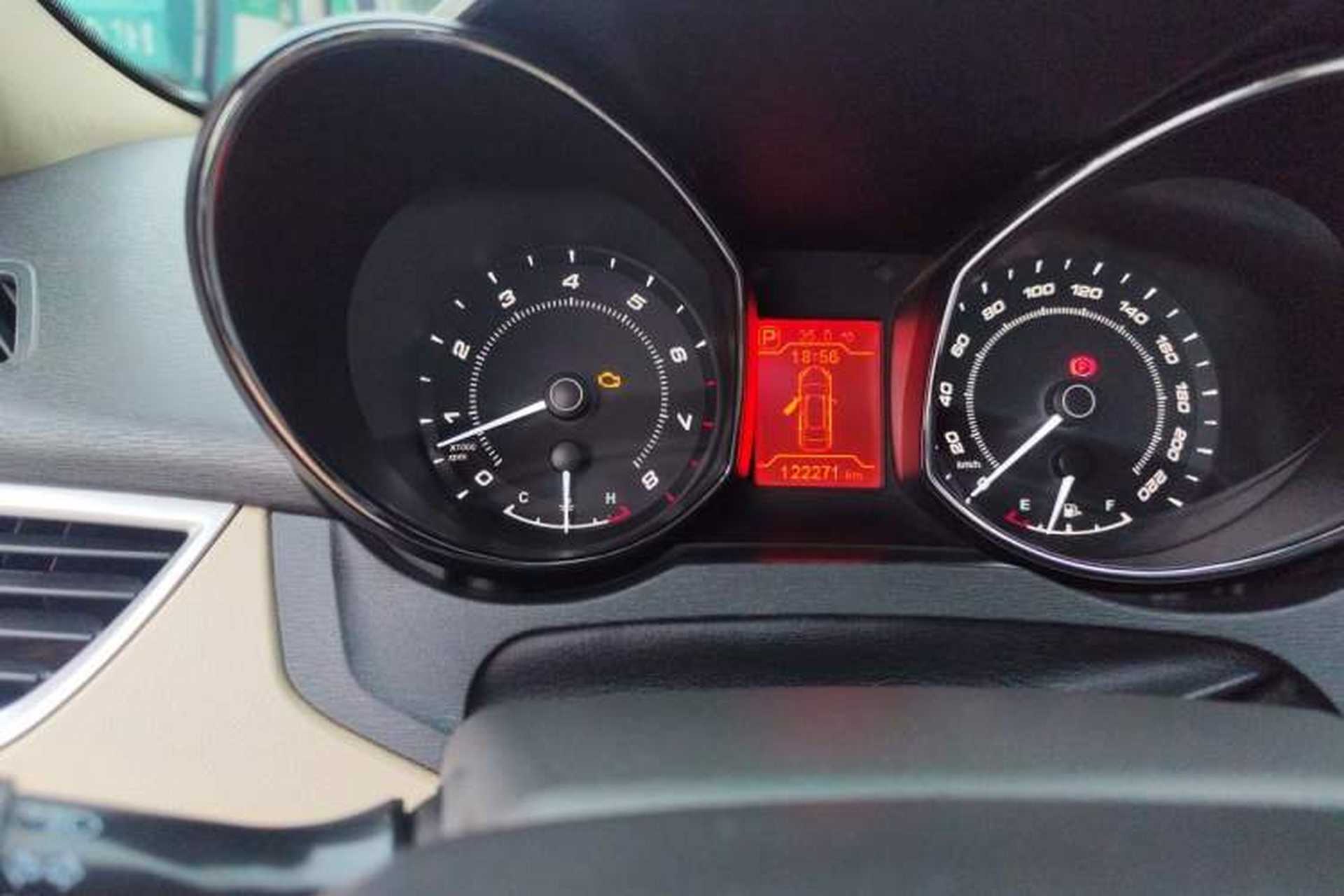 Used Chery Arrizo 7 2015 1.6L CVT ZhiXiang Edition Odometer Close Up