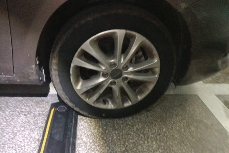 Used Chery Arrizo 7 2015 1.6L Manual ZhiXiang Edition Right Front Wheel Hub