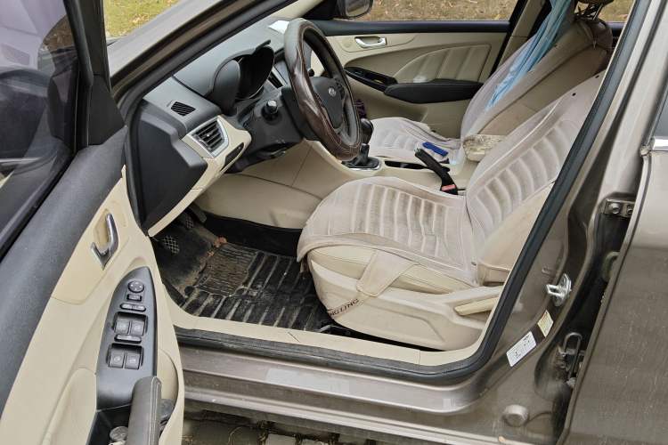 Used Chery Arrizo 7 2015 1.6L Manual ZhiShang Edition Driver Seat